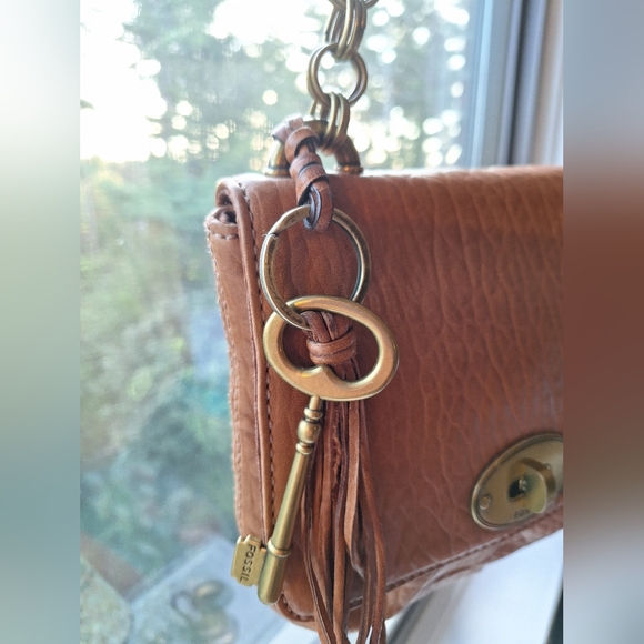 Vintage Fossil Leather Shoulder Bag with Chain Strap & Tassel Tan Color - Picture 3 of 9